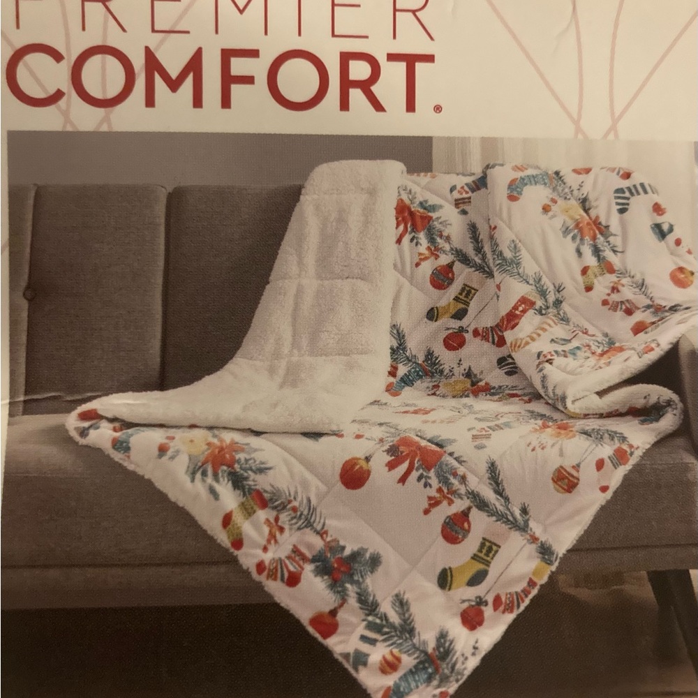 Christmas Sherpa filled throw. Reversable ! So festive and cozy 50-60” NWT